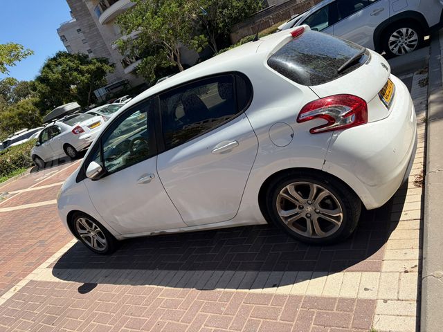 פיג'ו 208