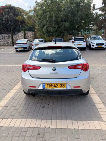 אלפא רומיאו ג'ולייטה
