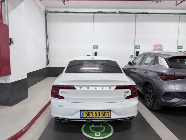וולוו S90