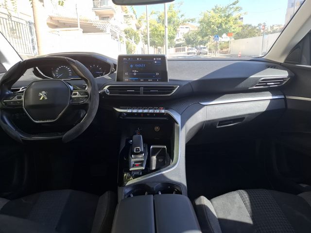פיג'ו 3008