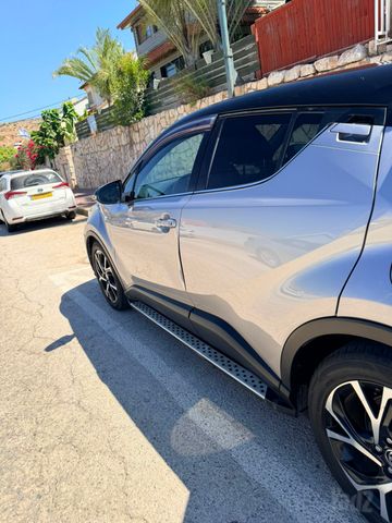 מודעת רכב טויוטה C-HR