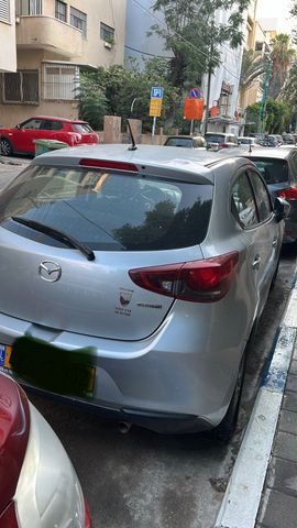 מודעת רכב מאזדה 2