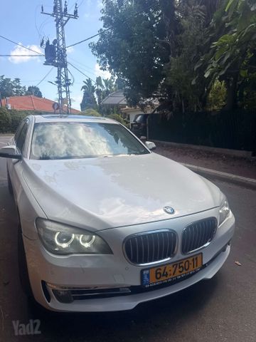 סדרה 7 Luxury 750i אוט׳ 4.4 (449 כ״ס)