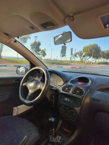 פיג'ו 206