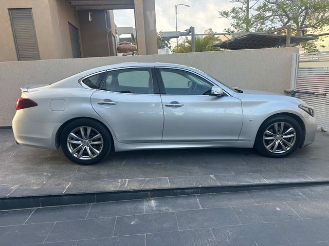 אינפיניטי Q70