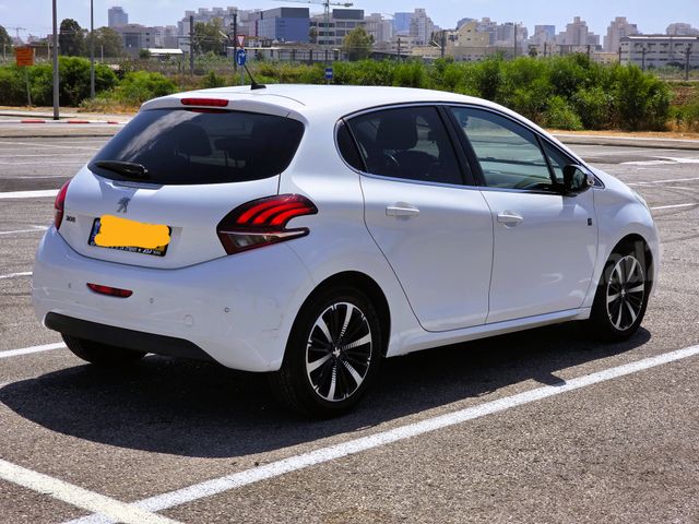 פיג'ו 208