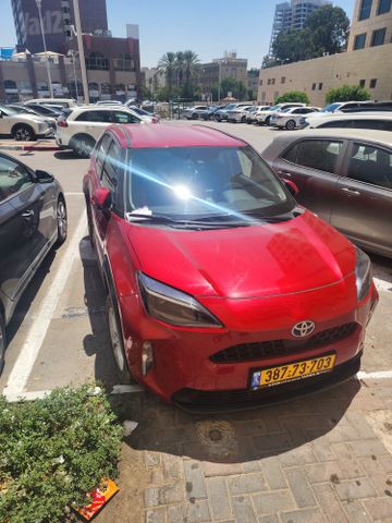 טויוטה יאריס קרוס