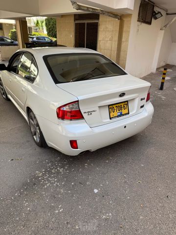 סובארו B4/לגאסי