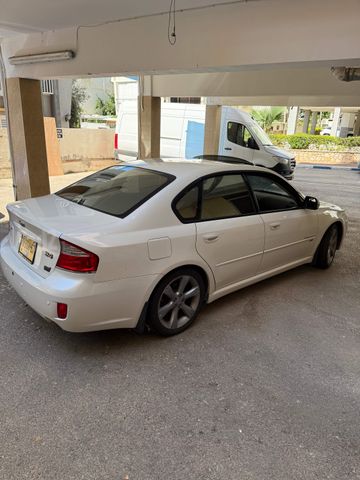 סובארו B4/לגאסי