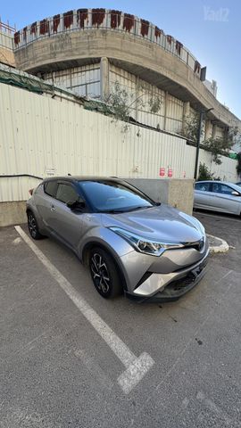 מודעת רכב טויוטה C-HR