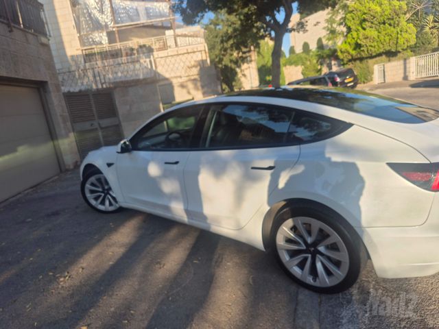 מודעת רכב טסלה מודל 3