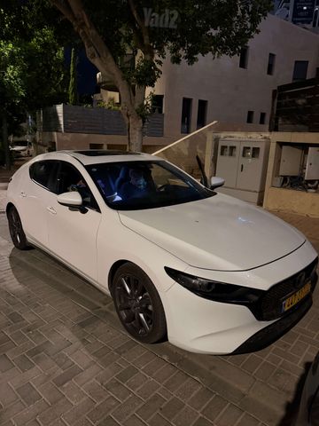 מודעת רכב מאזדה 3