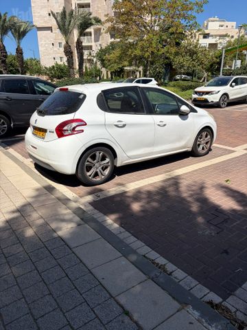 פיג'ו 208