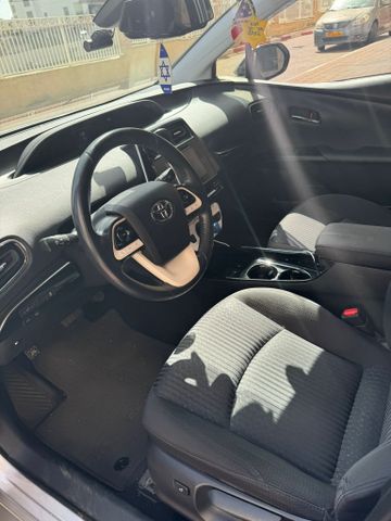 טויוטה פריוס