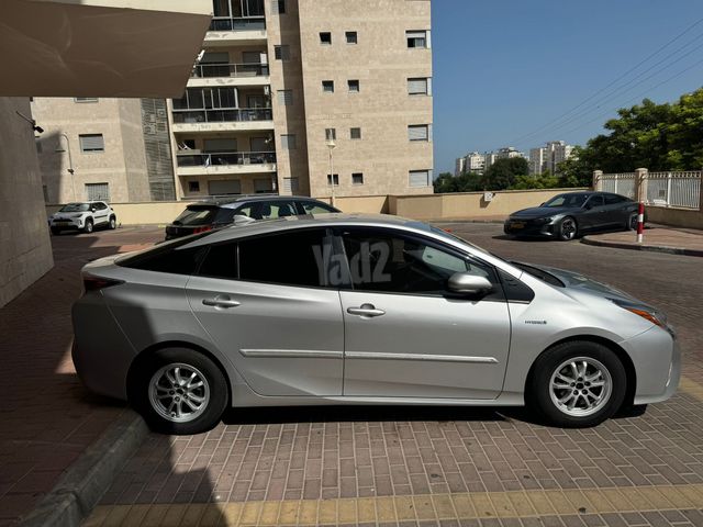 טויוטה פריוס