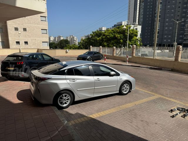 טויוטה פריוס