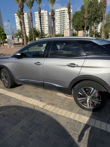 פיג'ו 3008