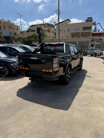 איסוזו די-מקס