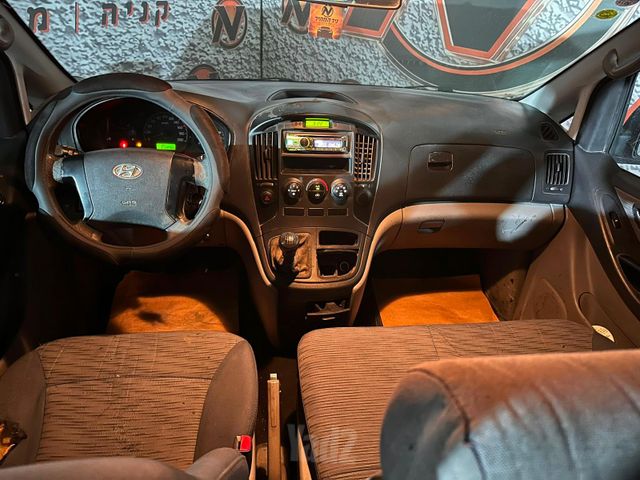 יונדאי H-1 / i800