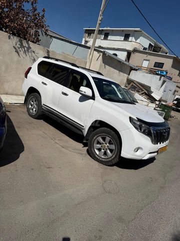 טויוטה לנד קרוזר