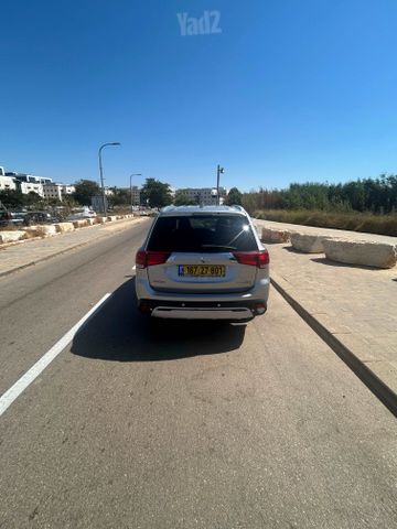 מיצובישי אאוטלנדר
