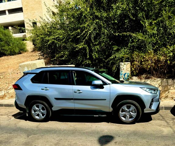 טויוטה RAV4