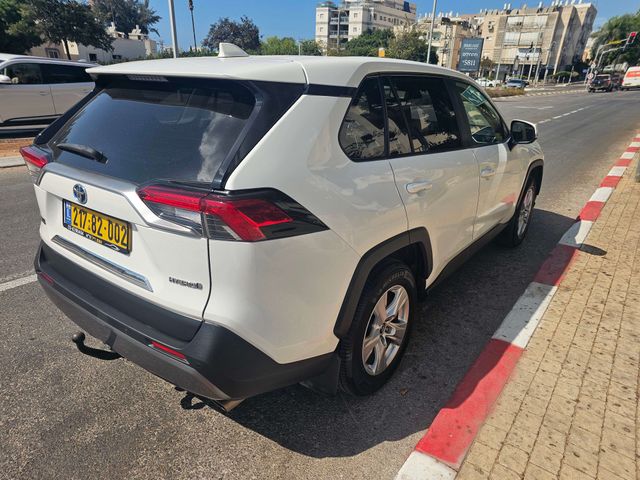 טויוטה RAV4