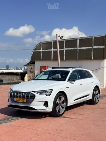 מודעת רכב אאודי E-tron