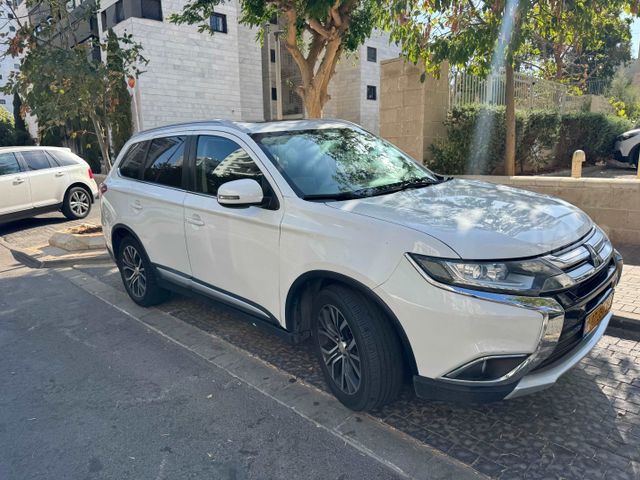 מיצובישי אאוטלנדר