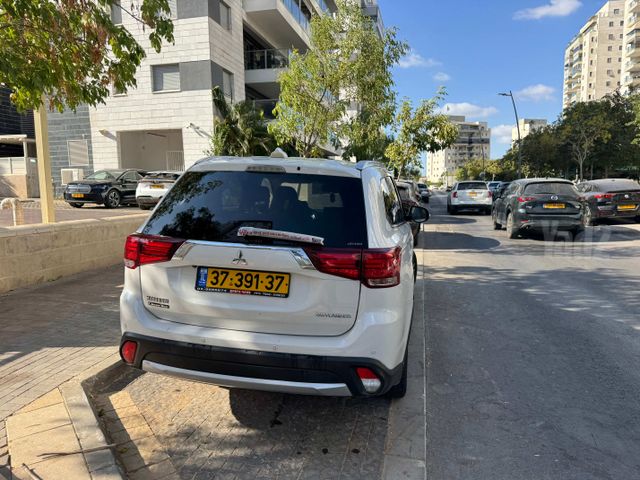 מיצובישי אאוטלנדר