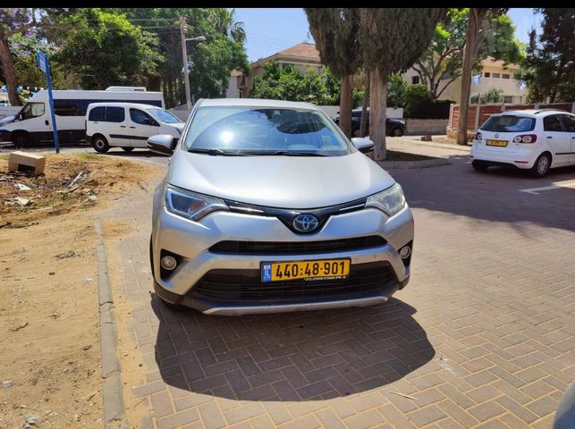 טויוטה RAV4