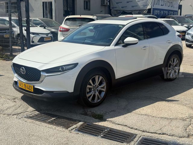 מודעת רכב מאזדה CX-30