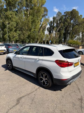 ב מ וו X1