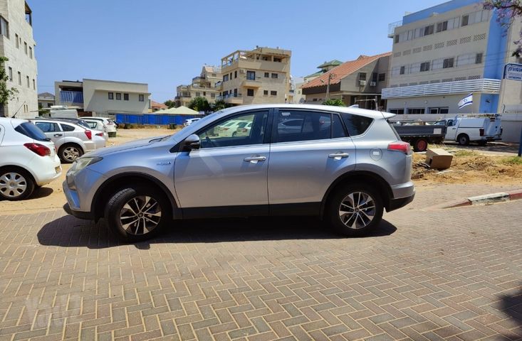 טויוטה RAV4