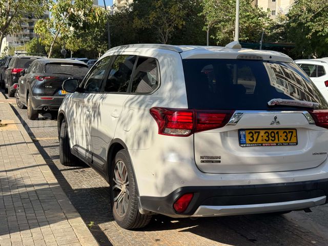 מיצובישי אאוטלנדר