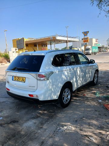 מיצובישי אאוטלנדר
