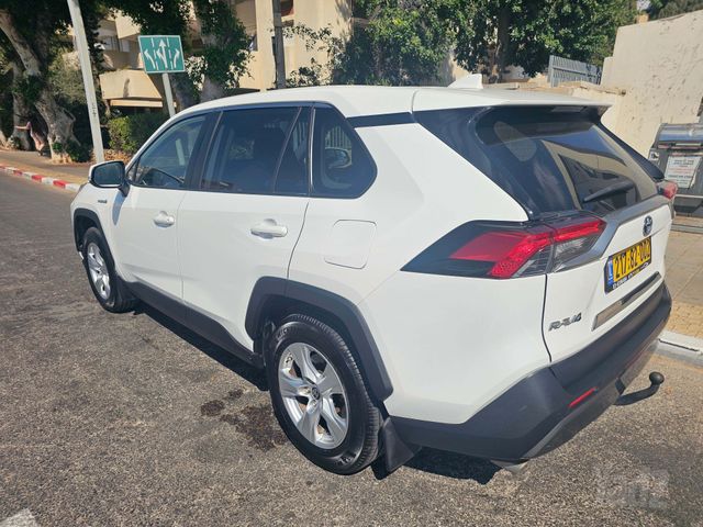 טויוטה RAV4