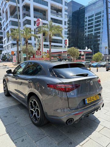 מודעת רכב אלפא רומיאו סטלביו 2