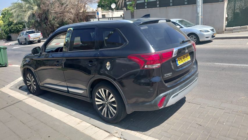 מיצובישי אאוטלנדר