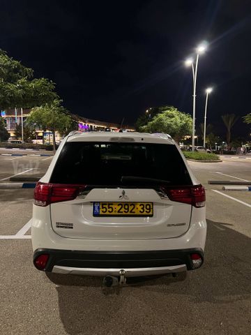 מיצובישי אאוטלנדר
