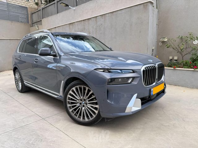 ב מ וו X7