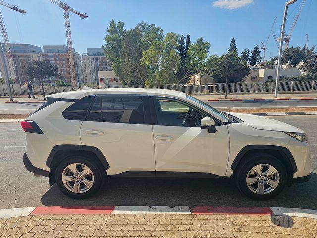 טויוטה RAV4