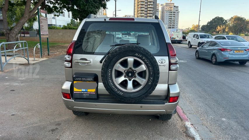 טויוטה לנד קרוזר