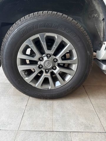 טויוטה לנד קרוזר
