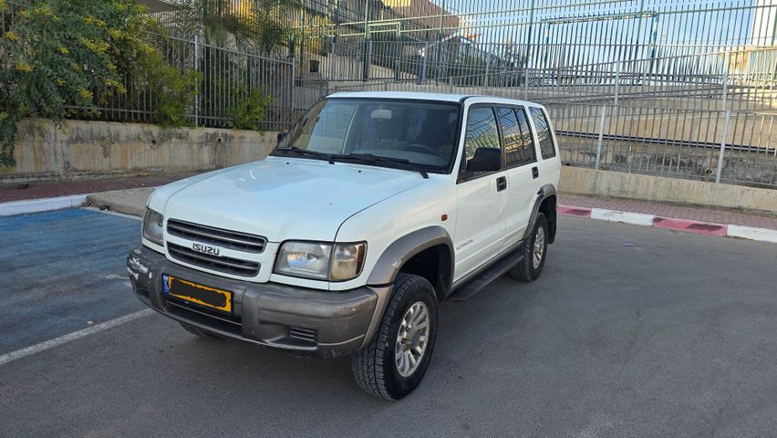 איסוזו טרופר