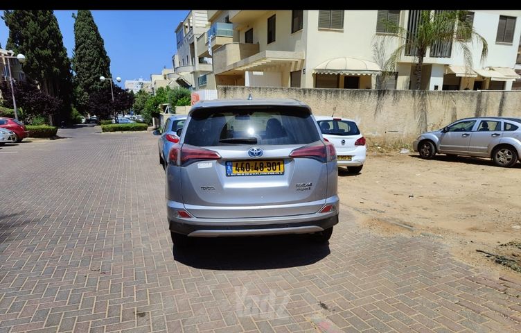 טויוטה RAV4