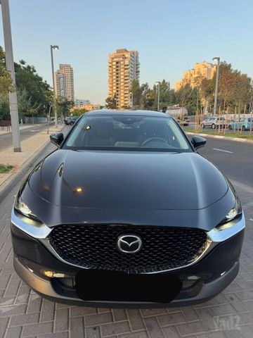 מודעת רכב מאזדה CX-30