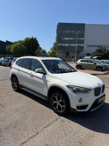 ב מ וו X1