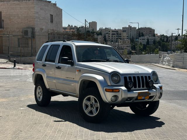 מודעת רכב ג'יפ צ'ירוקי