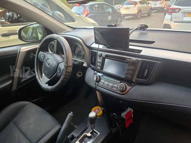 טויוטה RAV4